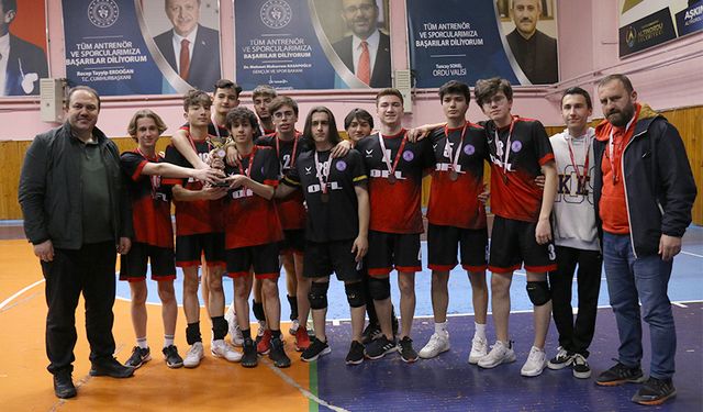 VOLEYBOL ŞAMPİYON BELLİ OLDU