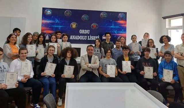 ANADOLU LİSESİ'NDEN DİL SINAVI