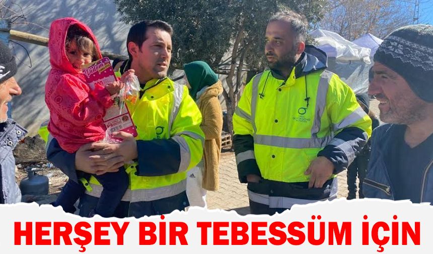 HERŞEY SICAK BİR TEBESSÜM İÇİN